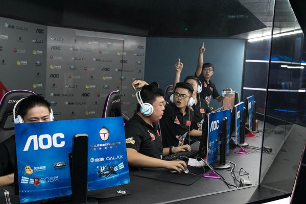 但随后陷入 但随后陷入