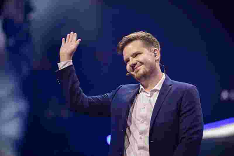 的两条战线 的两条战线